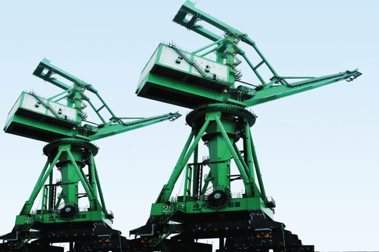 251t portal crane for mounting large piece, developed and manufactured by HDM