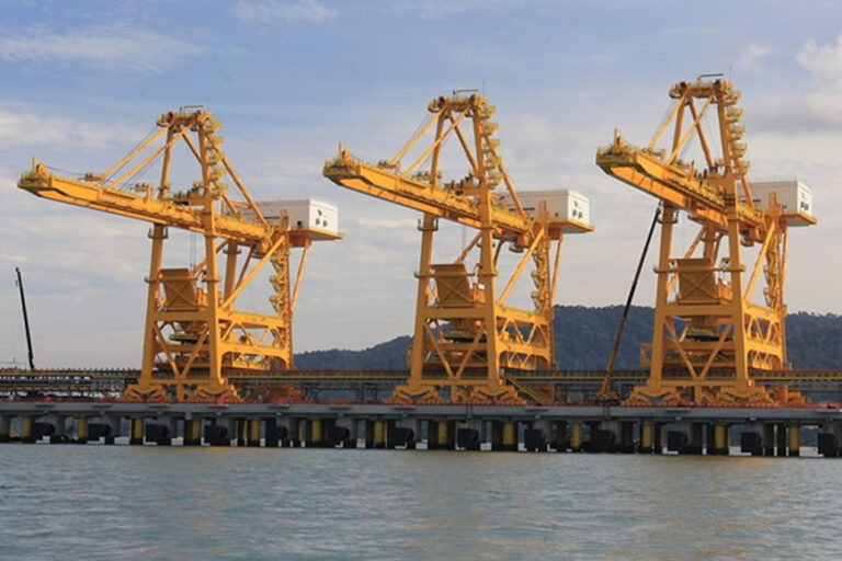 3500t h bridge-type grab ship unloader developed and manufactured by HDM
