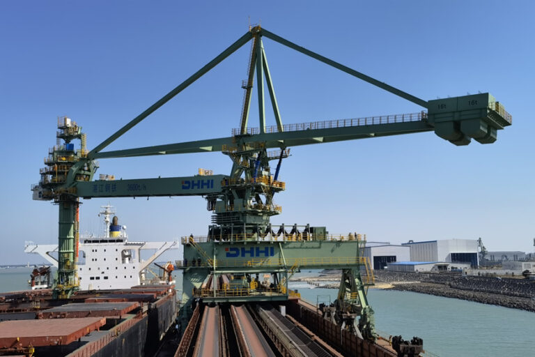 3600t h continuous ship unloader developed and manufactured by HDM